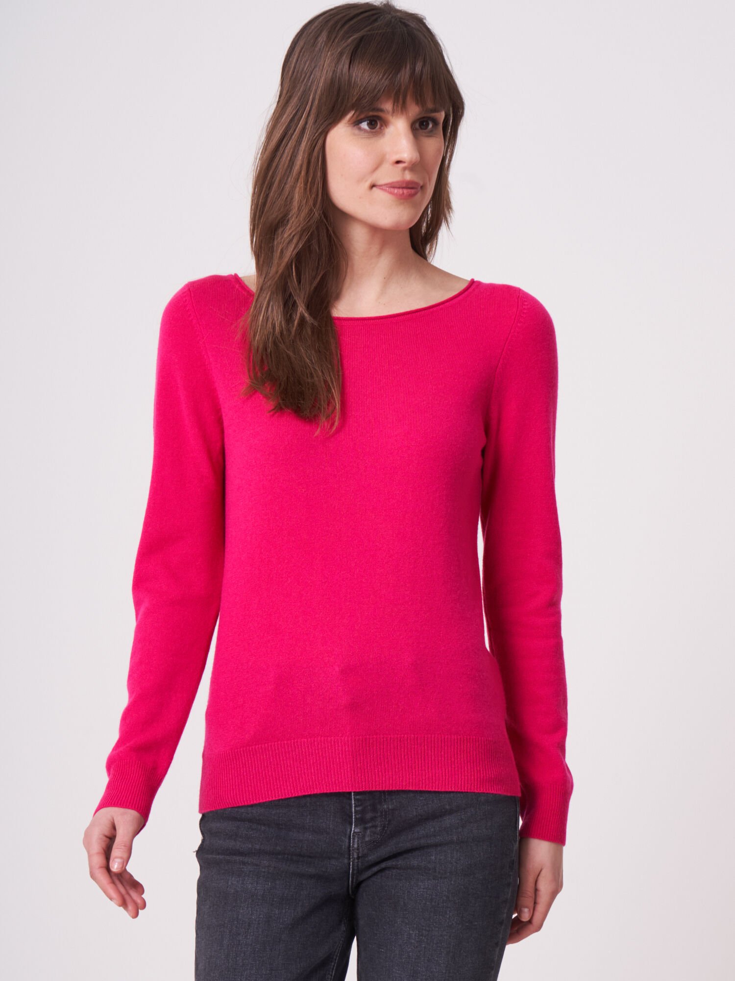 Basic Pullover mit U-Boot-Ausschnitt aus organischem Kaschmir von REPEAT cashmere