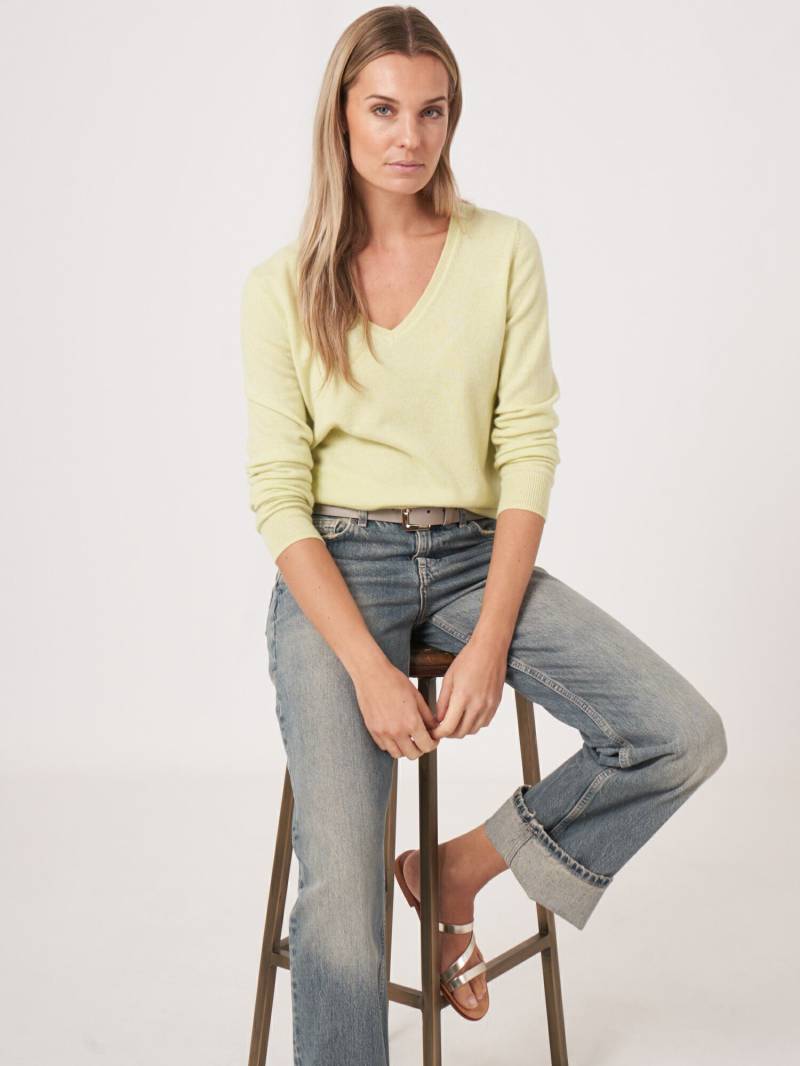 Basic Pullover mit V-Ausschnitt aus Bio-Kaschmir von REPEAT cashmere