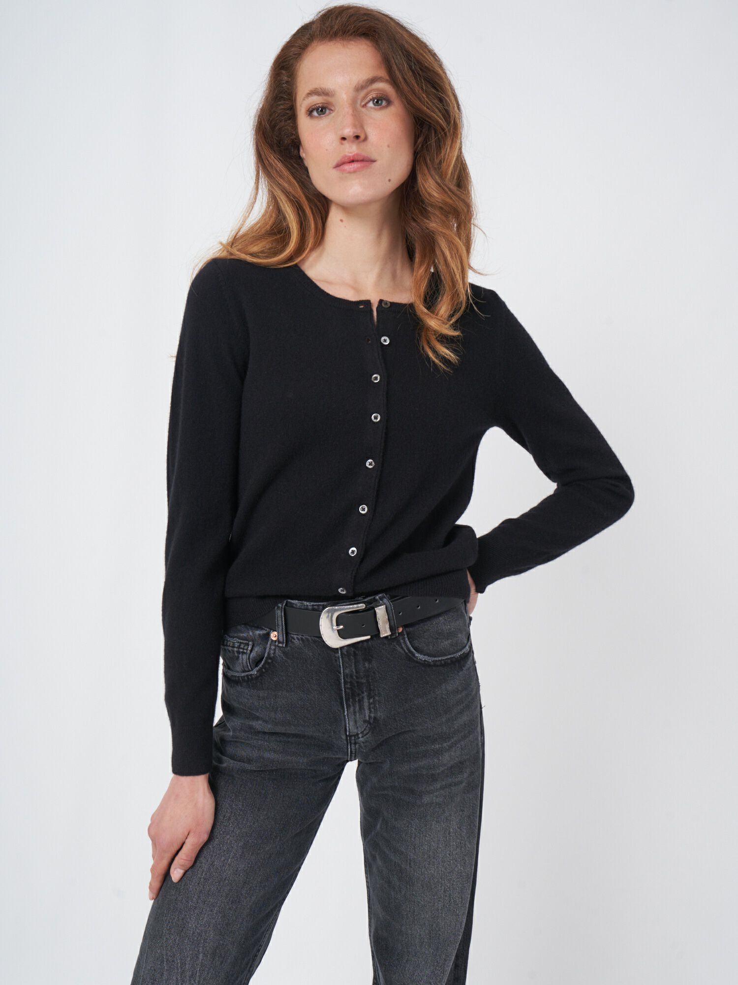 Basic-Strickjacke mit Rundhalsausschnitt aus Bio-Kaschmir von REPEAT cashmere