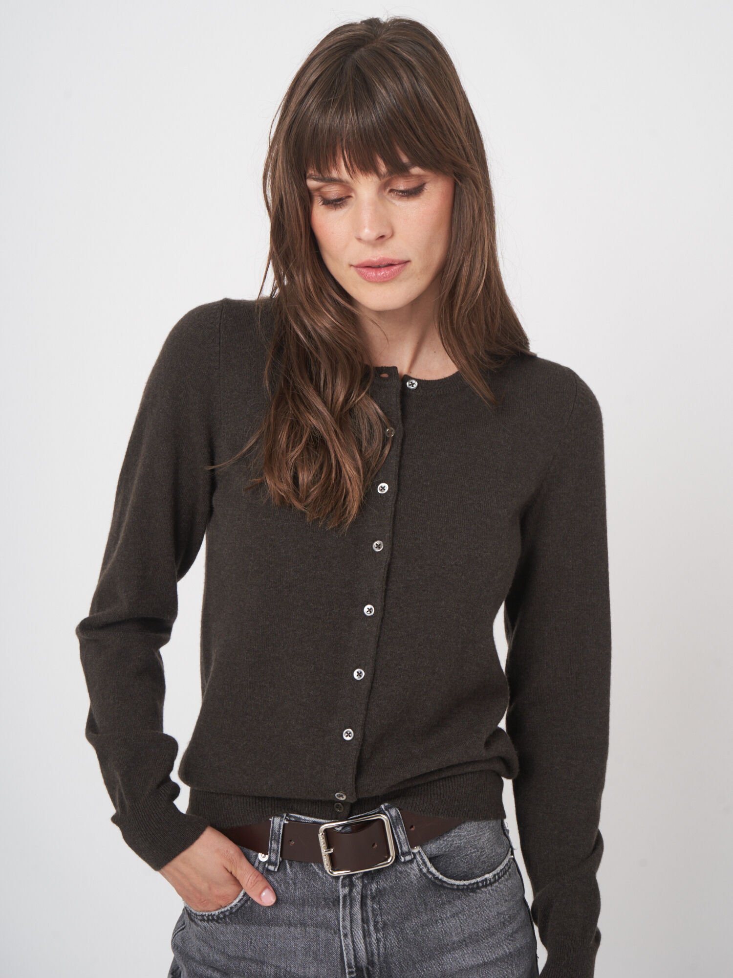 Basic-Strickjacke mit Rundhalsausschnitt aus Bio-Kaschmir von REPEAT cashmere