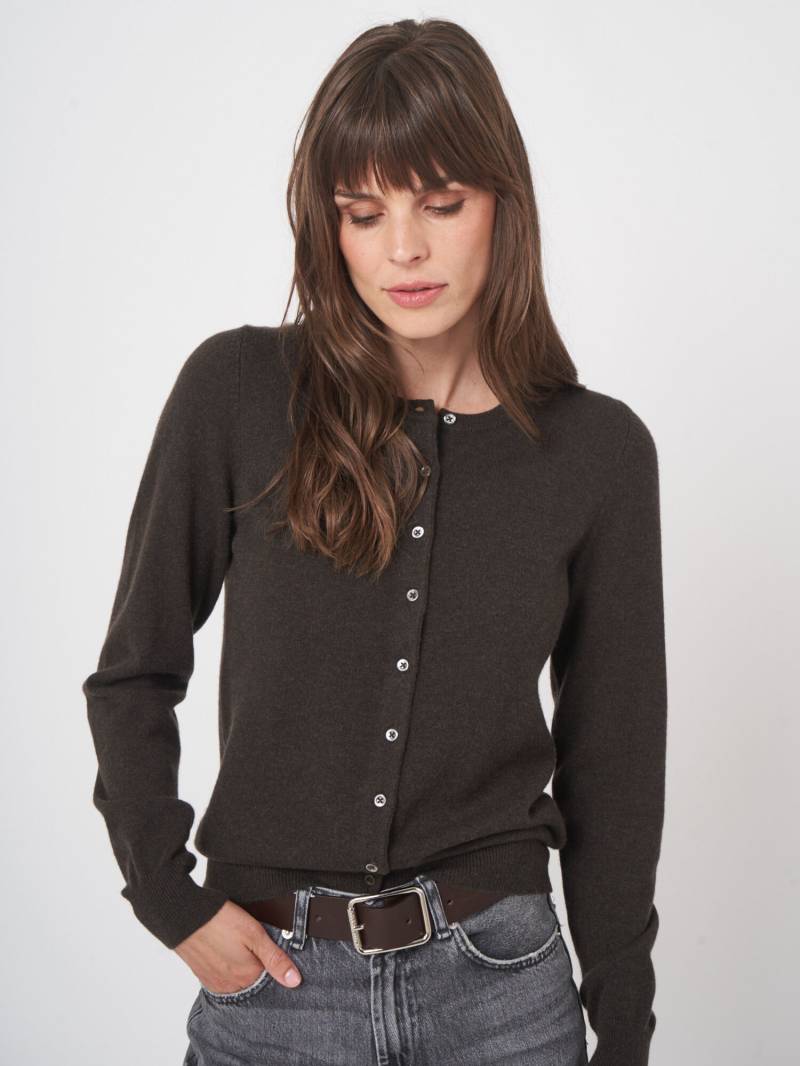 Basic-Strickjacke mit Rundhalsausschnitt aus Bio-Kaschmir von REPEAT cashmere