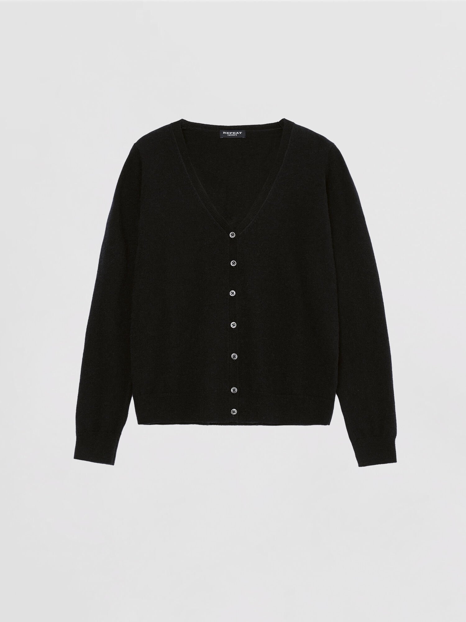 Basic Strickjacke mit V-Ausschnitt aus Bio-Kaschmir von REPEAT cashmere