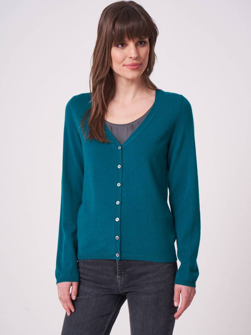 Basic Strickjacke mit V-Ausschnitt aus organischem Kaschmir von REPEAT cashmere