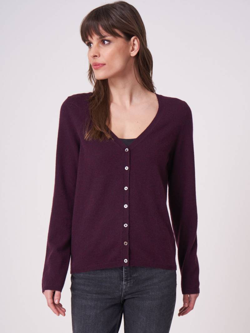 Basic Strickjacke mit V-Ausschnitt aus organischem Kaschmir von REPEAT cashmere