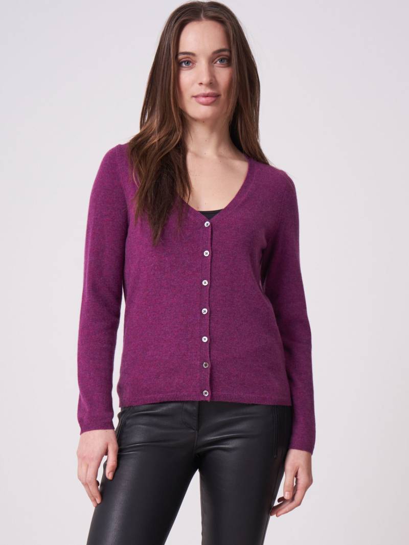 Basic Strickjacke mit V-Ausschnitt aus organischem Kaschmir von REPEAT cashmere