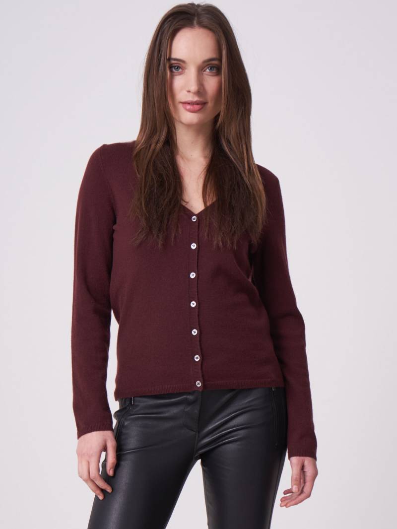 Basic Strickjacke mit V-Ausschnitt aus organischem Kaschmir von REPEAT cashmere