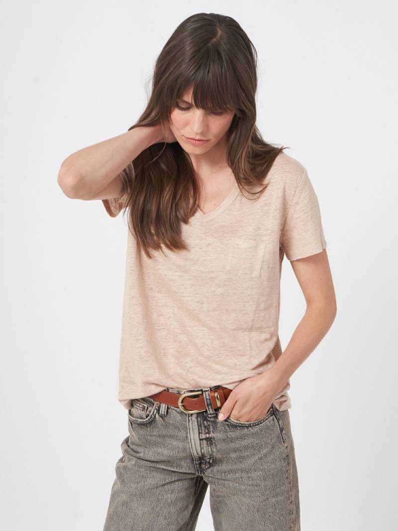 Basic-T-Shirt mit V-Ausschnitt und Brusttasche aus reinem Leinen von REPEAT cashmere