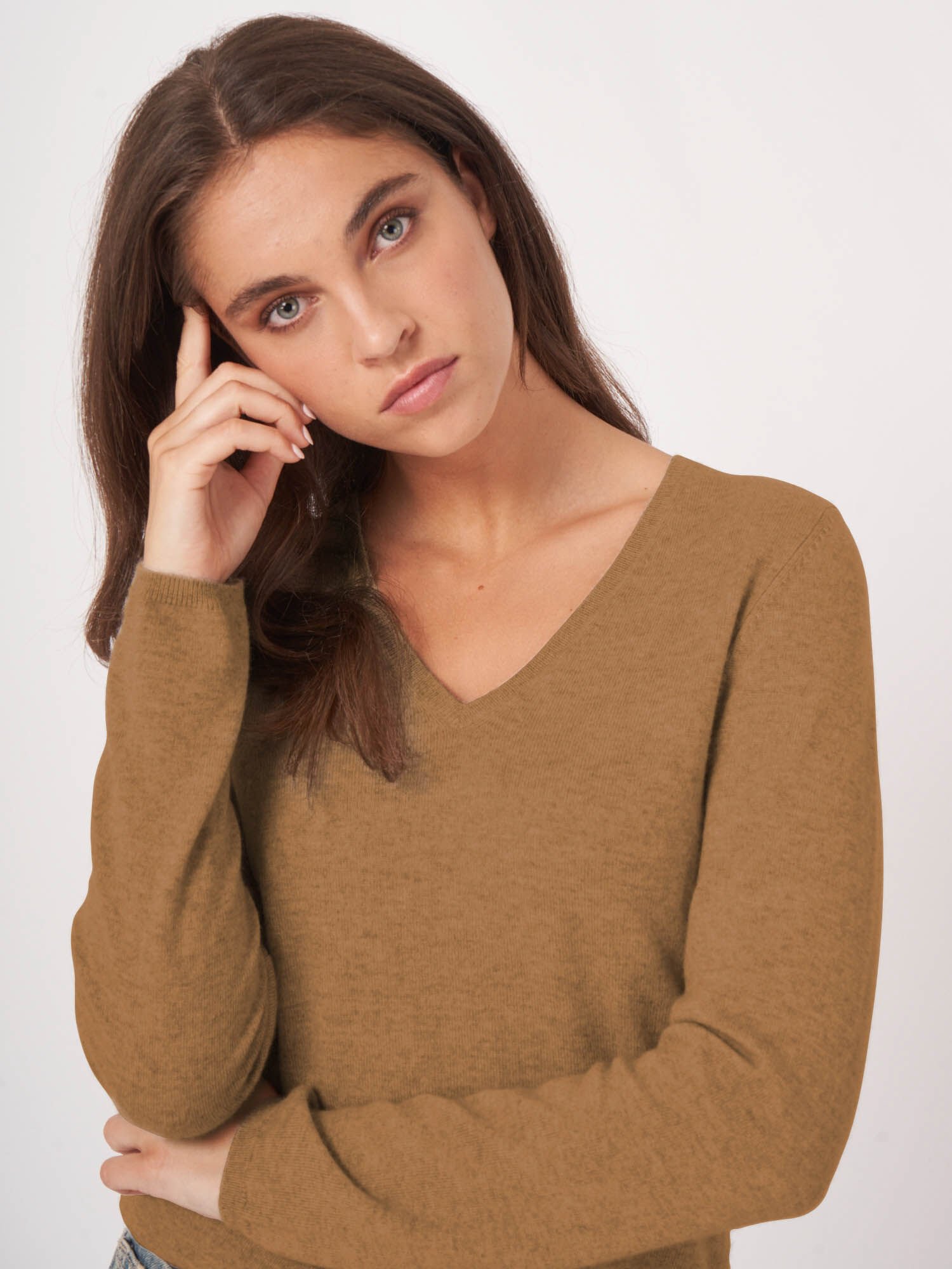 Basic V-Pullover aus Kaschmir-Woll-Mischung von REPEAT cashmere