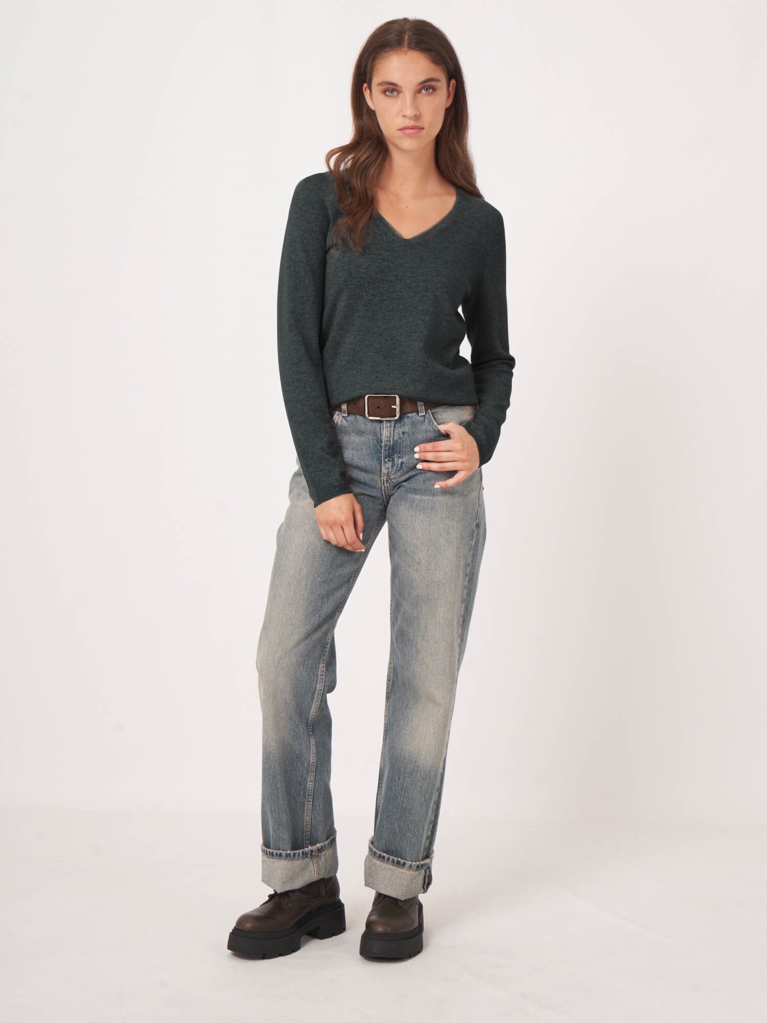 Basic V-Pullover aus Kaschmir-Woll-Mischung von REPEAT cashmere