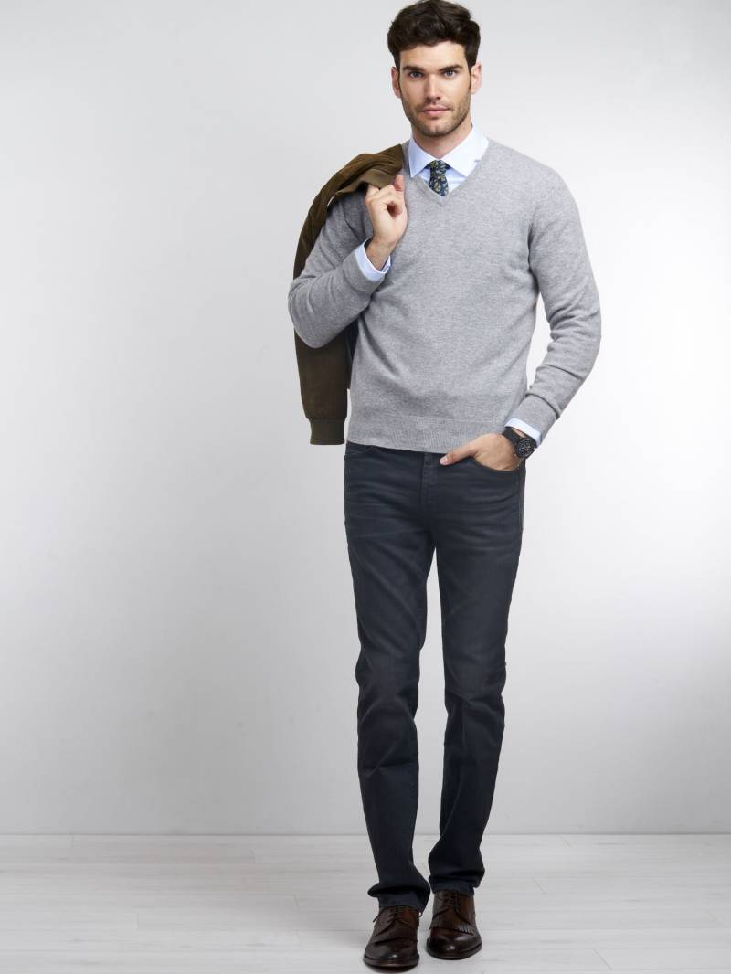 Basic V-Pullover aus Kaschmir von REPEAT cashmere