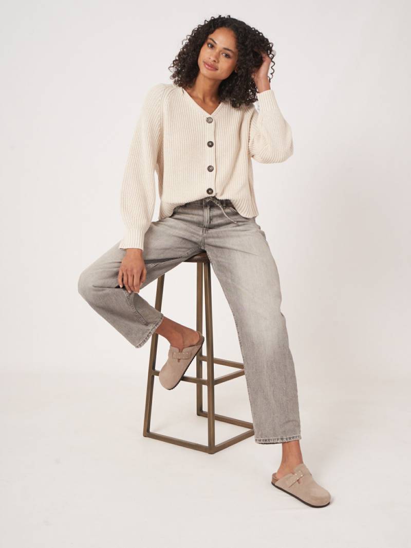 Baumwoll-Grobstrickjacke mit V-Ausschnitt von REPEAT cashmere