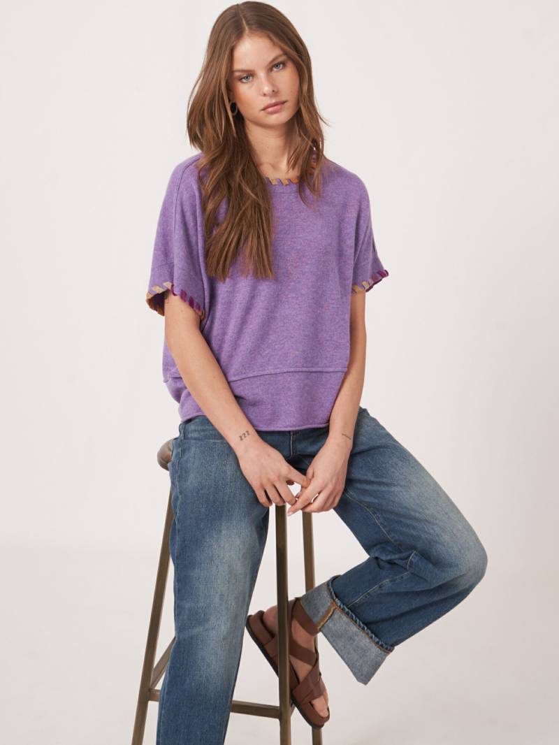 Bio-Kaschmir-Poncho-Pullover mit Deckenstich-Details von REPEAT cashmere