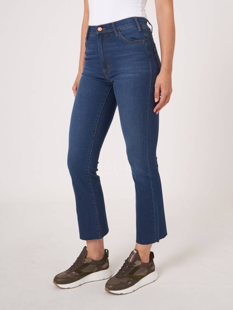 Bootcut Jeans mit Fransen am Saum von REPEAT cashmere