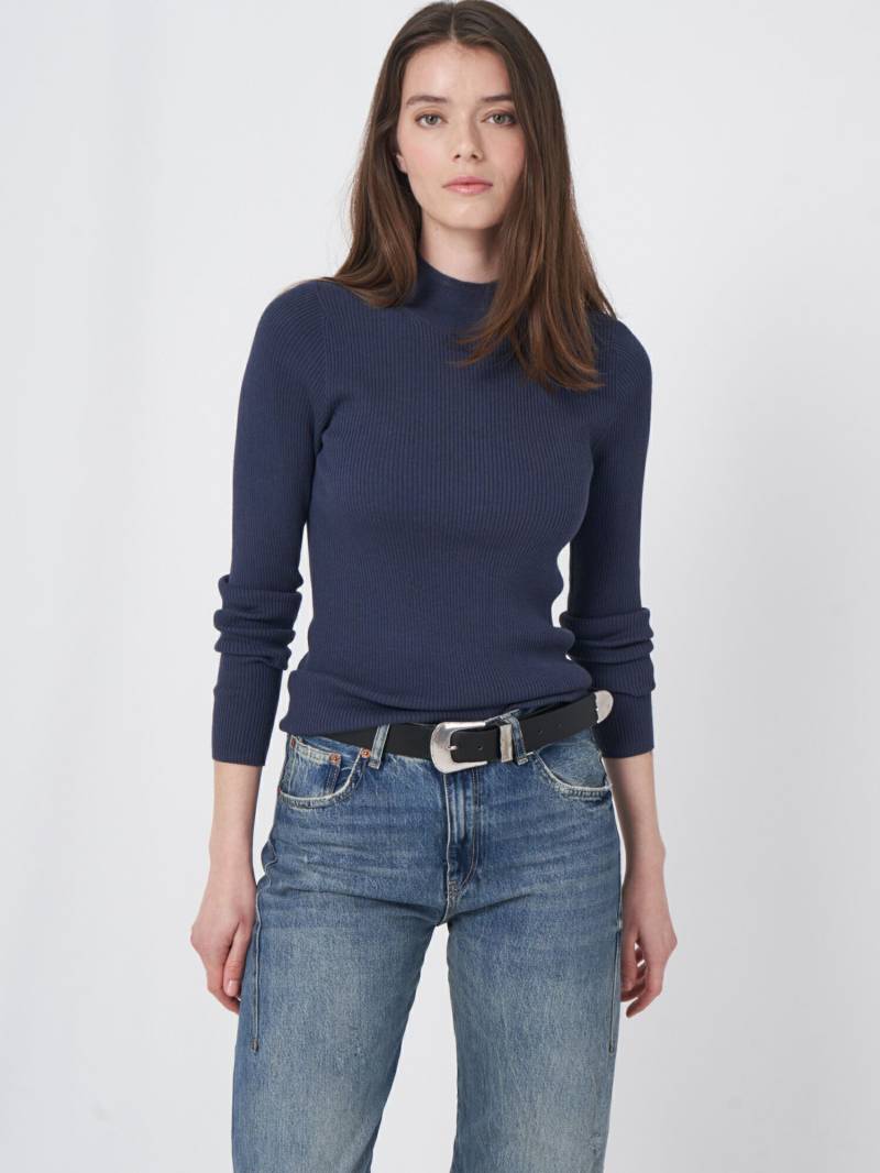 Fein gerippter Rollkragen-Pullover aus Baumwollmischung von REPEAT cashmere