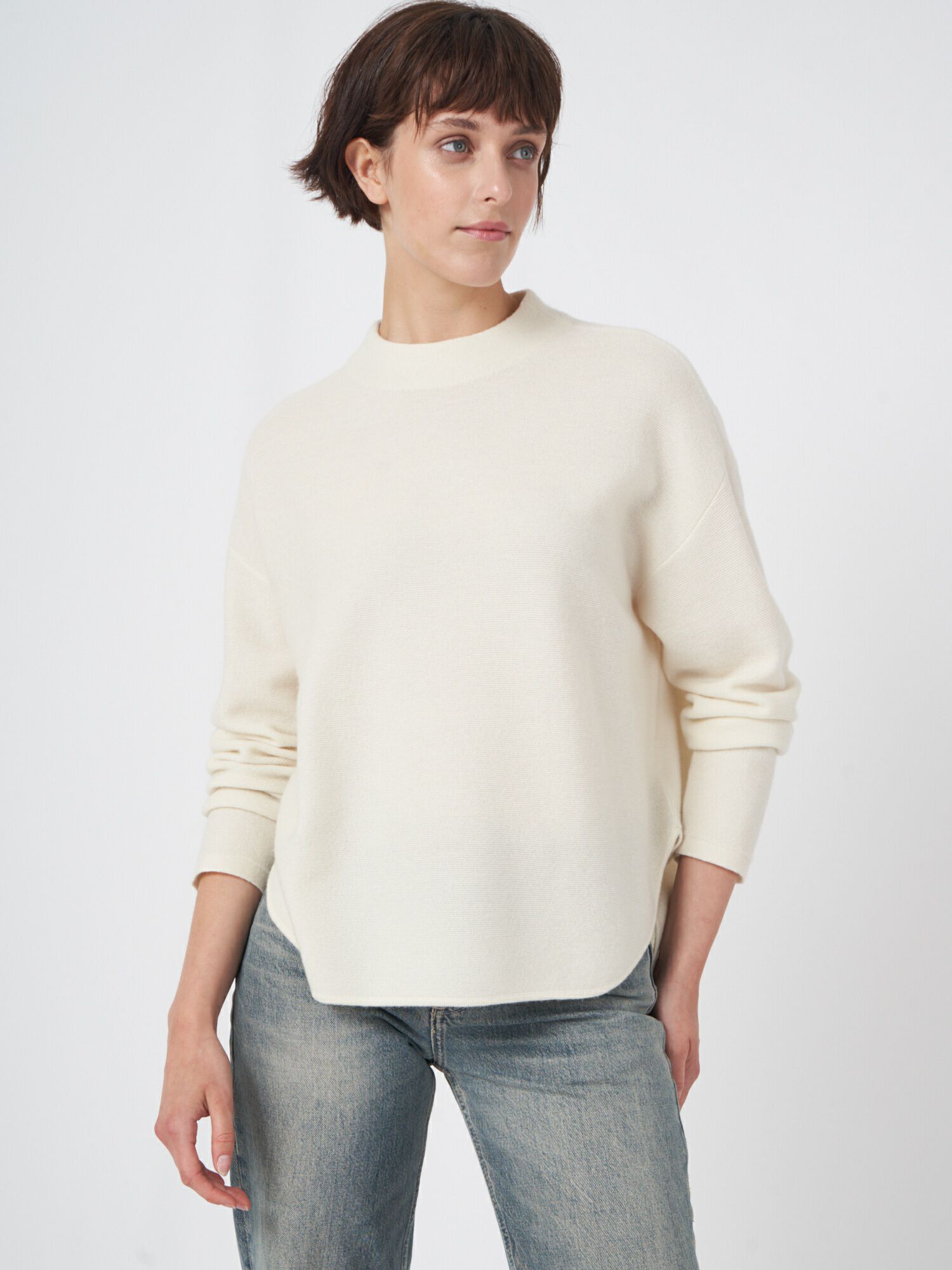 Fein texturierter Strickpullover mit rundem Saum von REPEAT cashmere