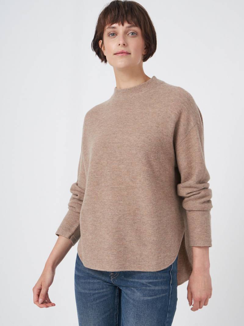 Fein texturierter Strickpullover mit rundem Saum von REPEAT cashmere