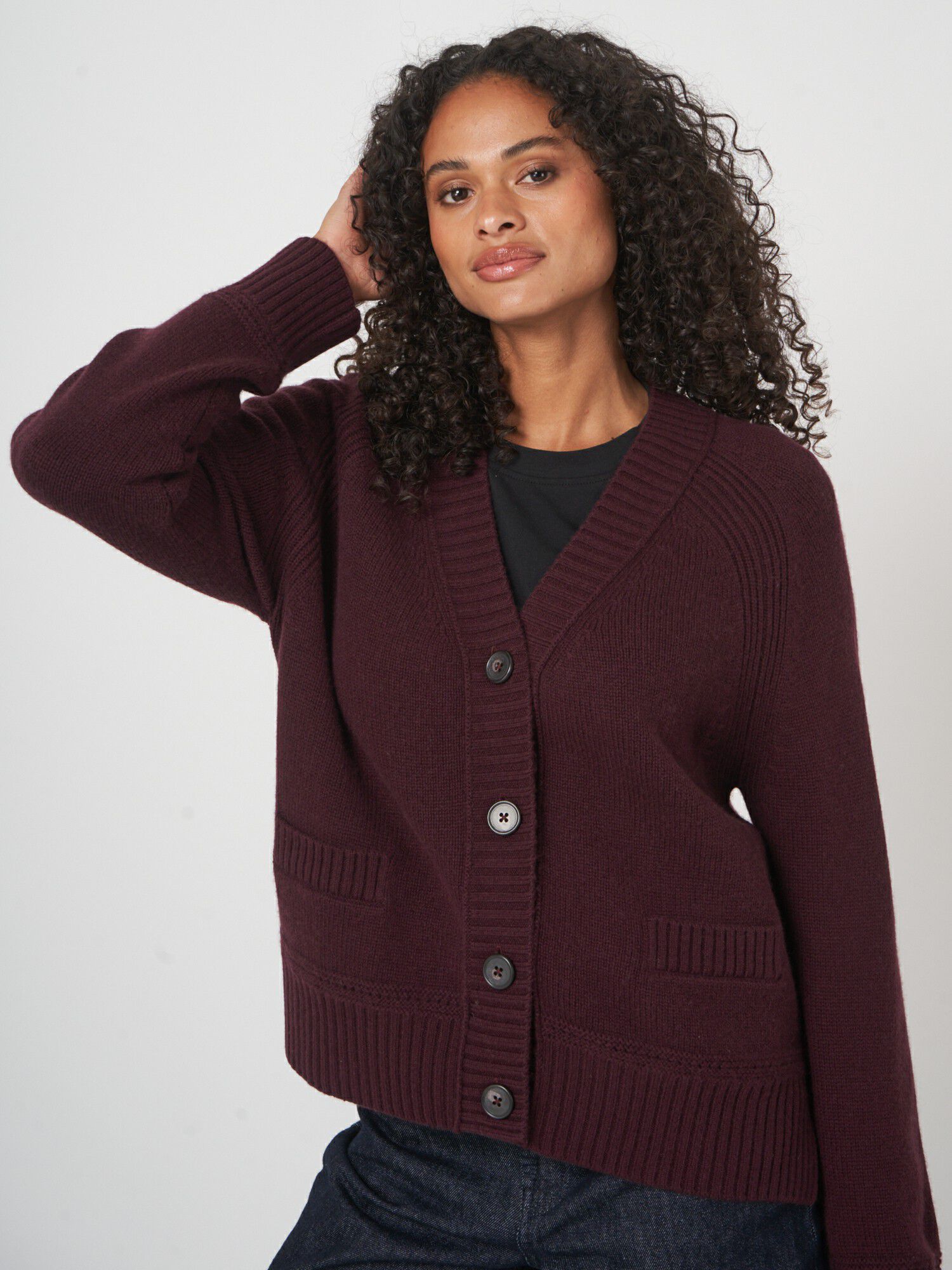 Gerade geschnittener V-Ausschnitt-Cardigan aus Kaschmir-Mix von REPEAT cashmere