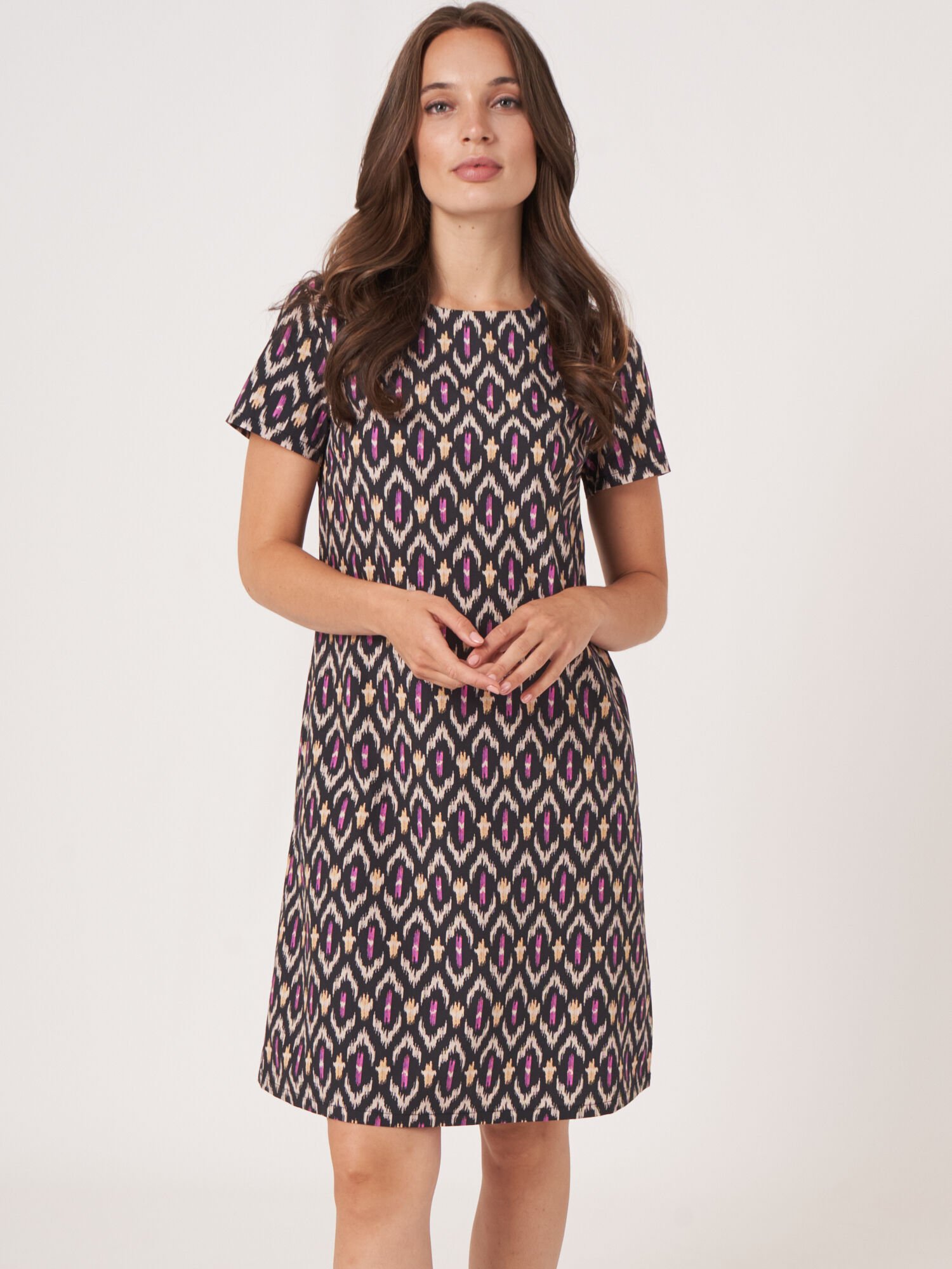 Gerades Kleid mit Ikat-Print von REPEAT cashmere
