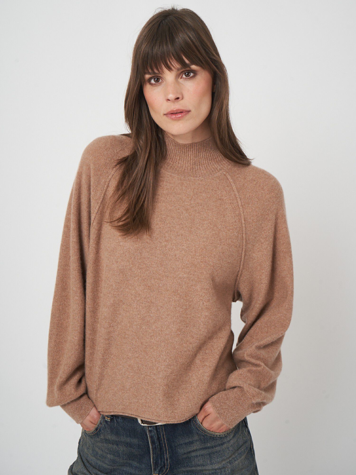Gewalkter Kaschmirpullover mit Stehkragen von REPEAT cashmere