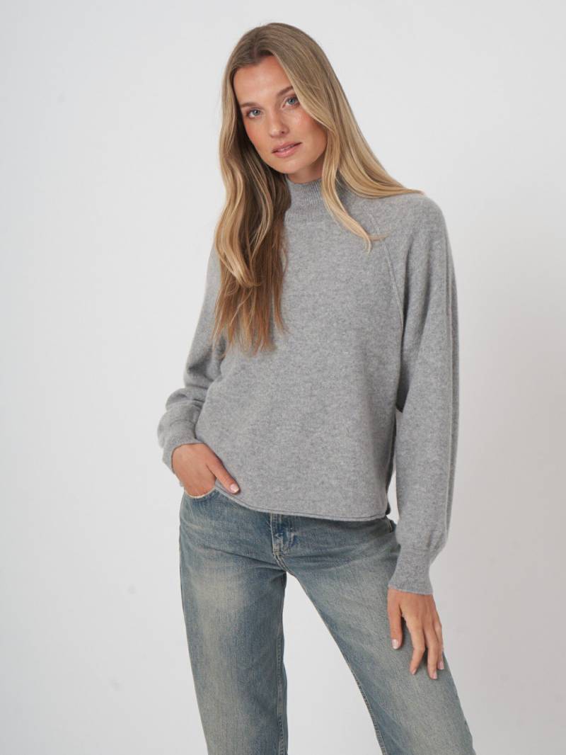 Gewalkter Kaschmirpullover mit Stehkragen von REPEAT cashmere