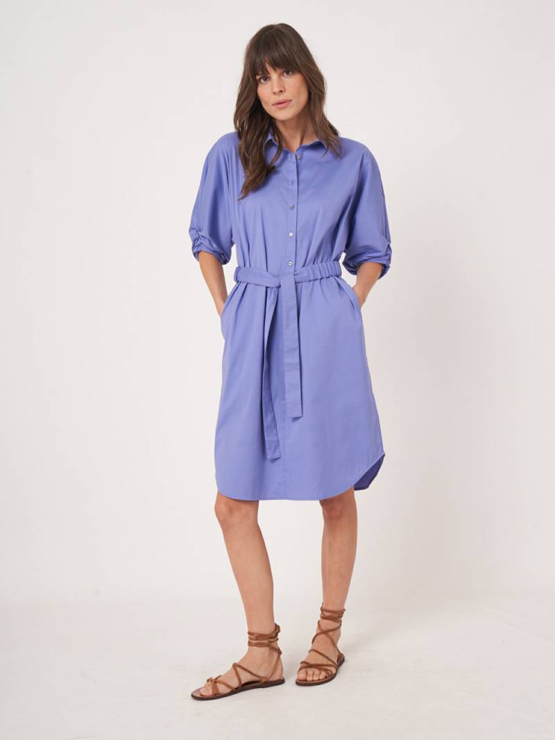 Hemdkleid mit kurzen Fledermausärmeln und Gürtel von REPEAT cashmere