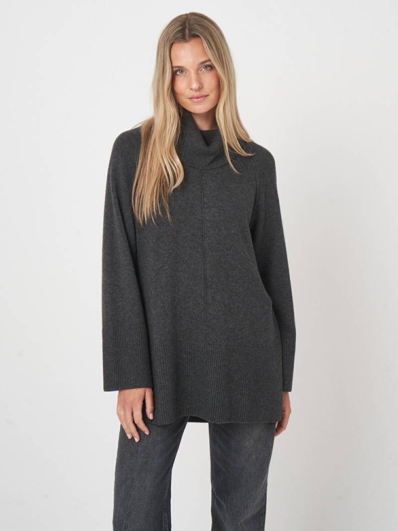 Kaschmir-Mix-Pullover mit Rollkragen und A-Linien-Design von REPEAT cashmere