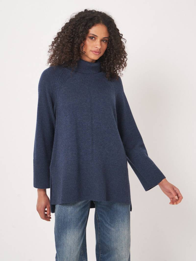 Kaschmir-Mix-Pullover mit Rollkragen und A-Linien-Design von REPEAT cashmere