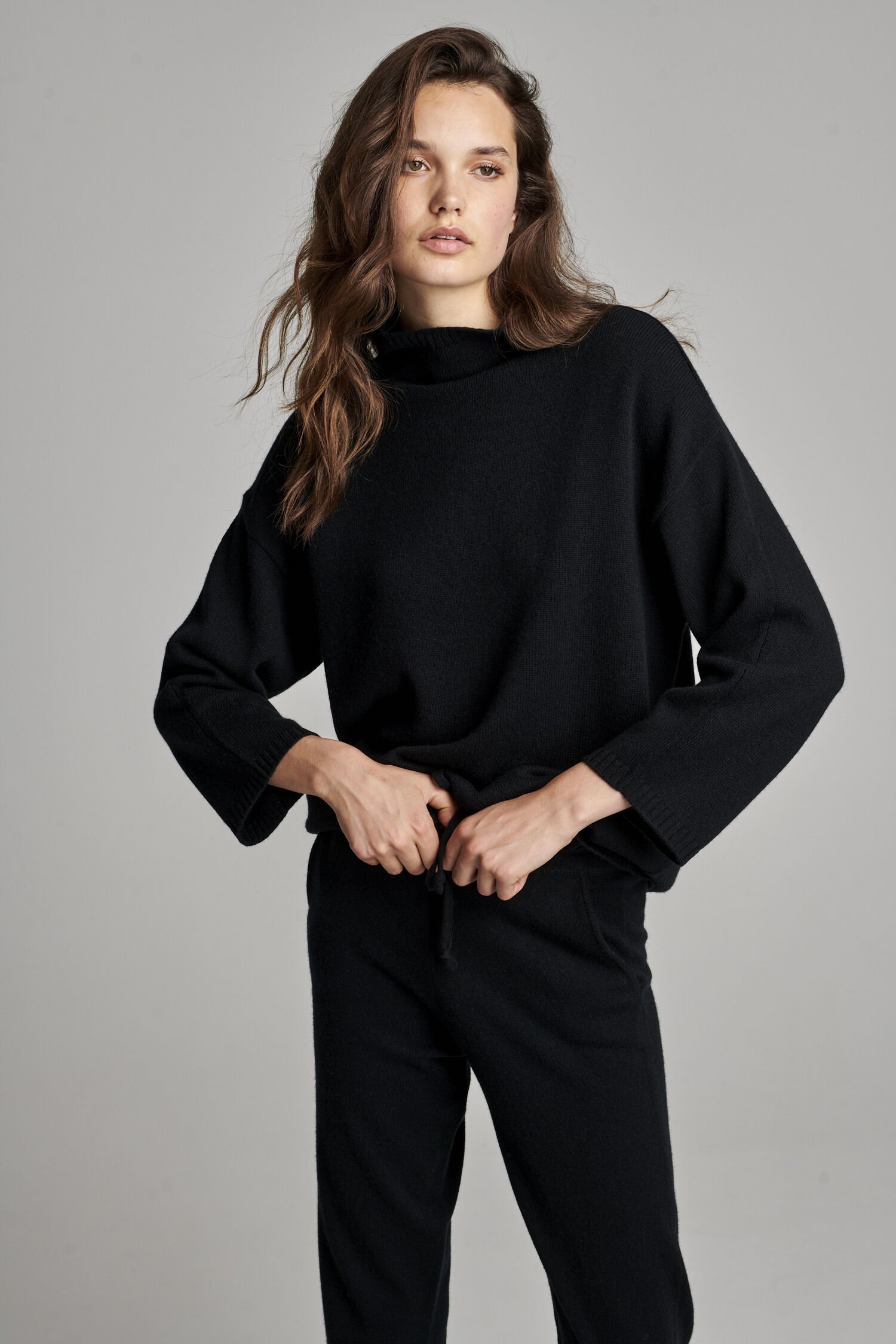 Kaschmir-Pullover mit Stehkragen von REPEAT cashmere