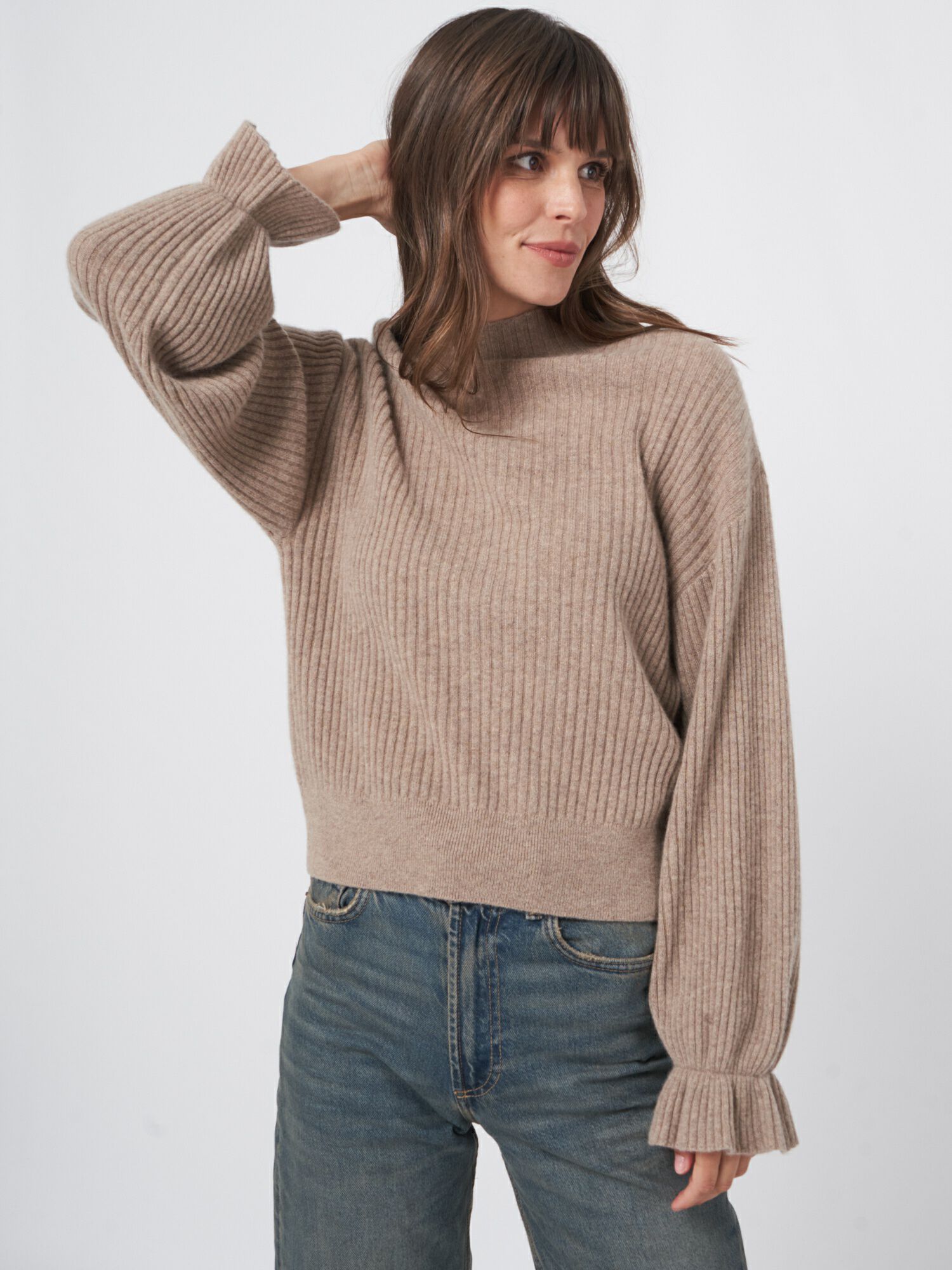 Kaschmir-Rippenstrick-Pullover mit gerüschten Ärmeln von REPEAT cashmere