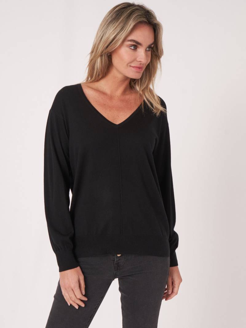 Kaschmir-Seidenmischung Pullover mit V-Ausschnitt von REPEAT cashmere