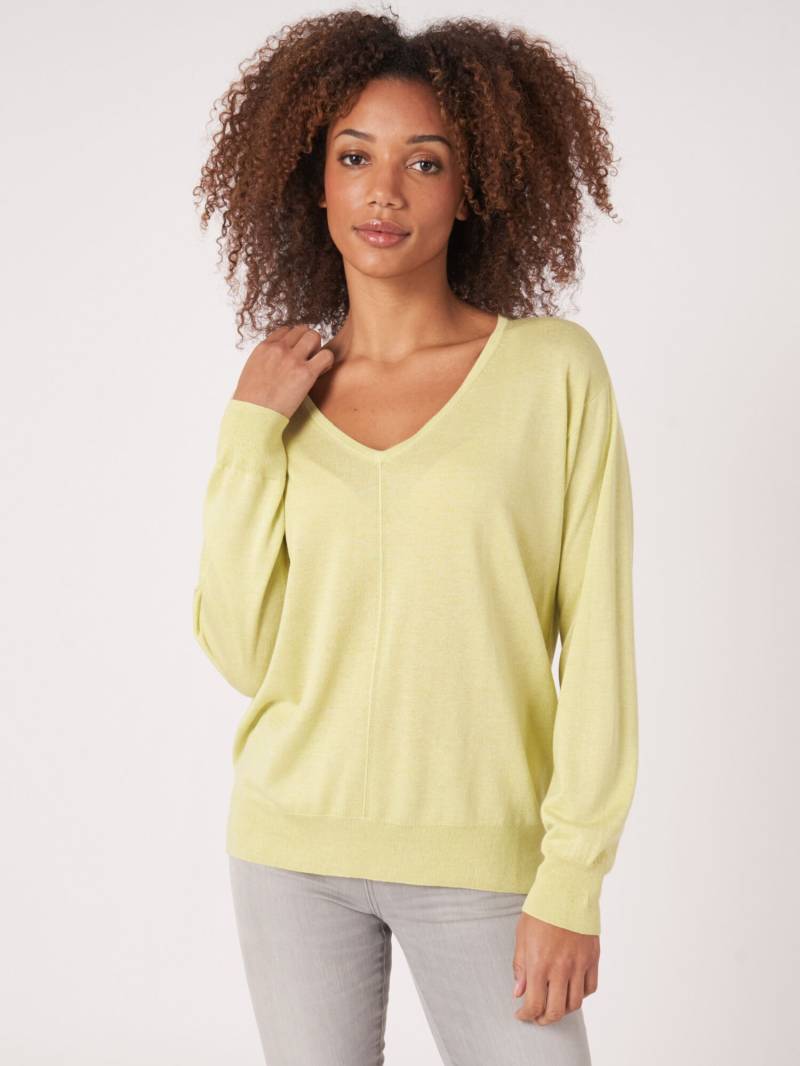 Kaschmir-Seidenmischung Pullover mit V-Ausschnitt von REPEAT cashmere