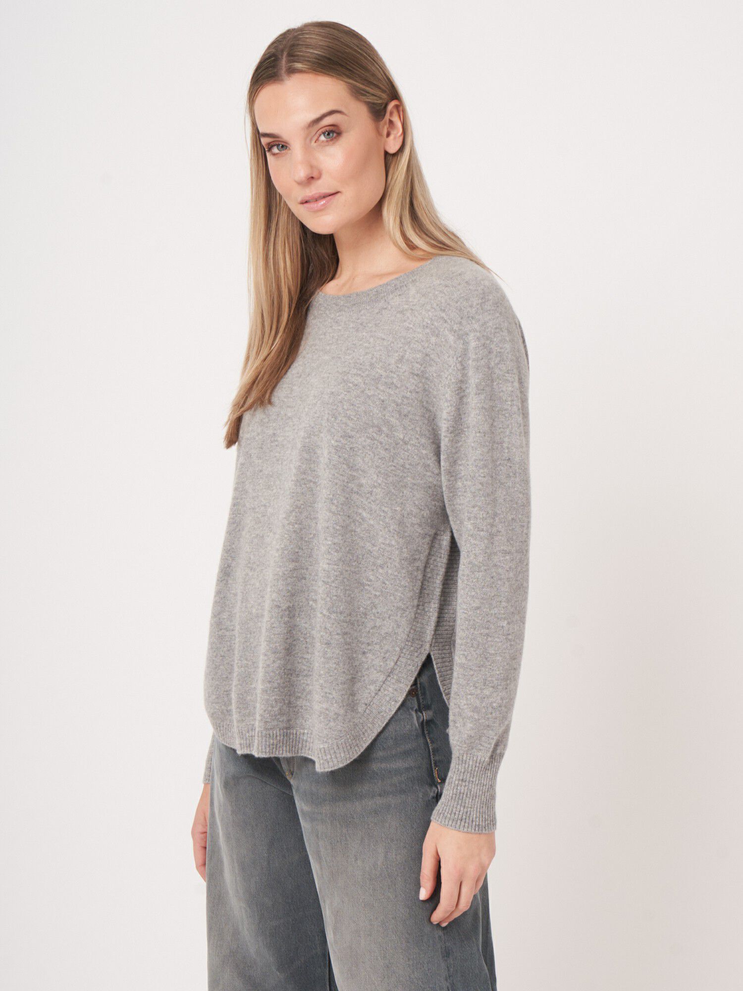 Kaschmirpullover mit Rundsaum und U-Boot-Ausschnitt von REPEAT cashmere