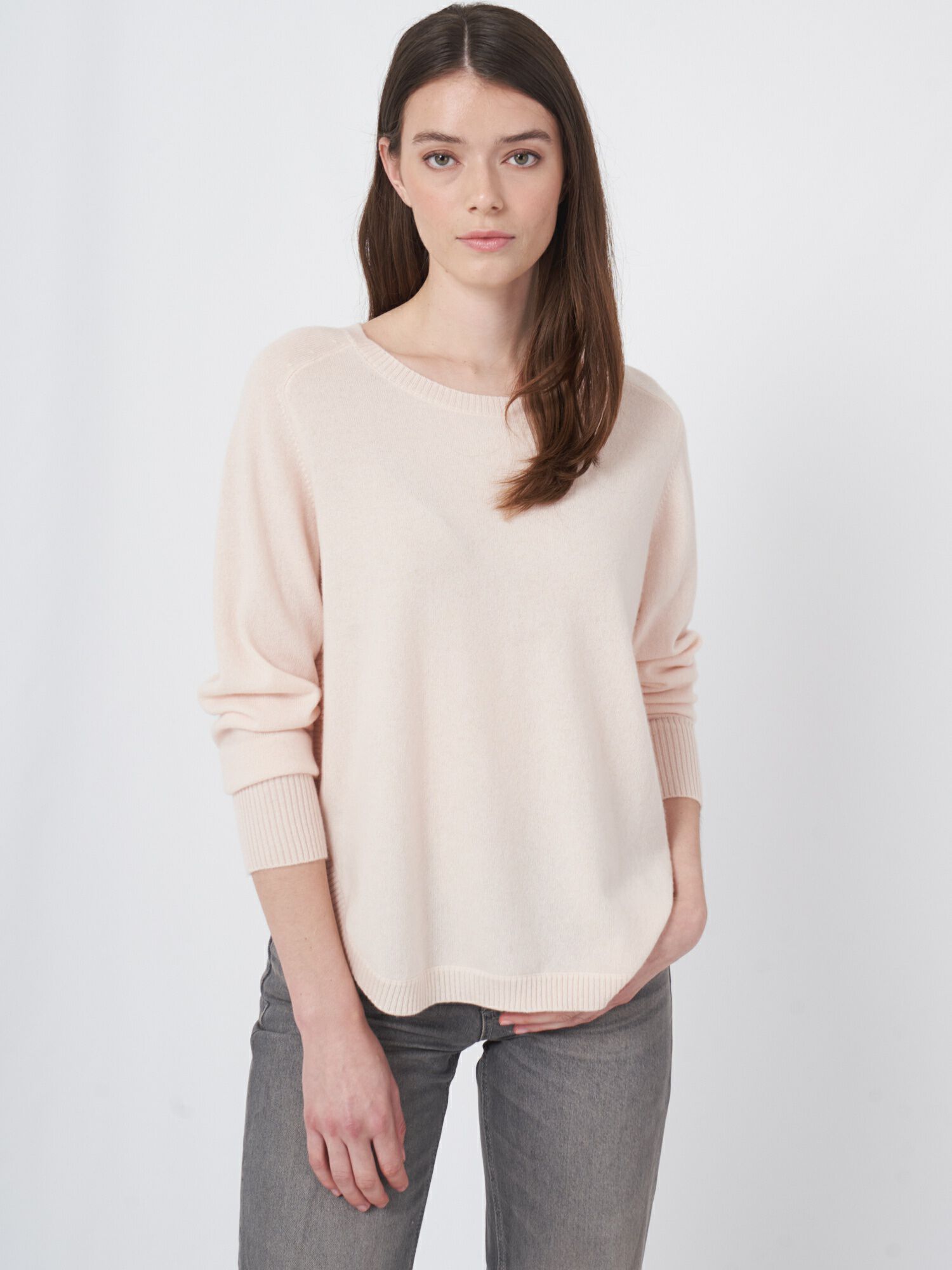 Kaschmirpullover mit rundem Saum und U-Boot-Ausschnitt von REPEAT cashmere