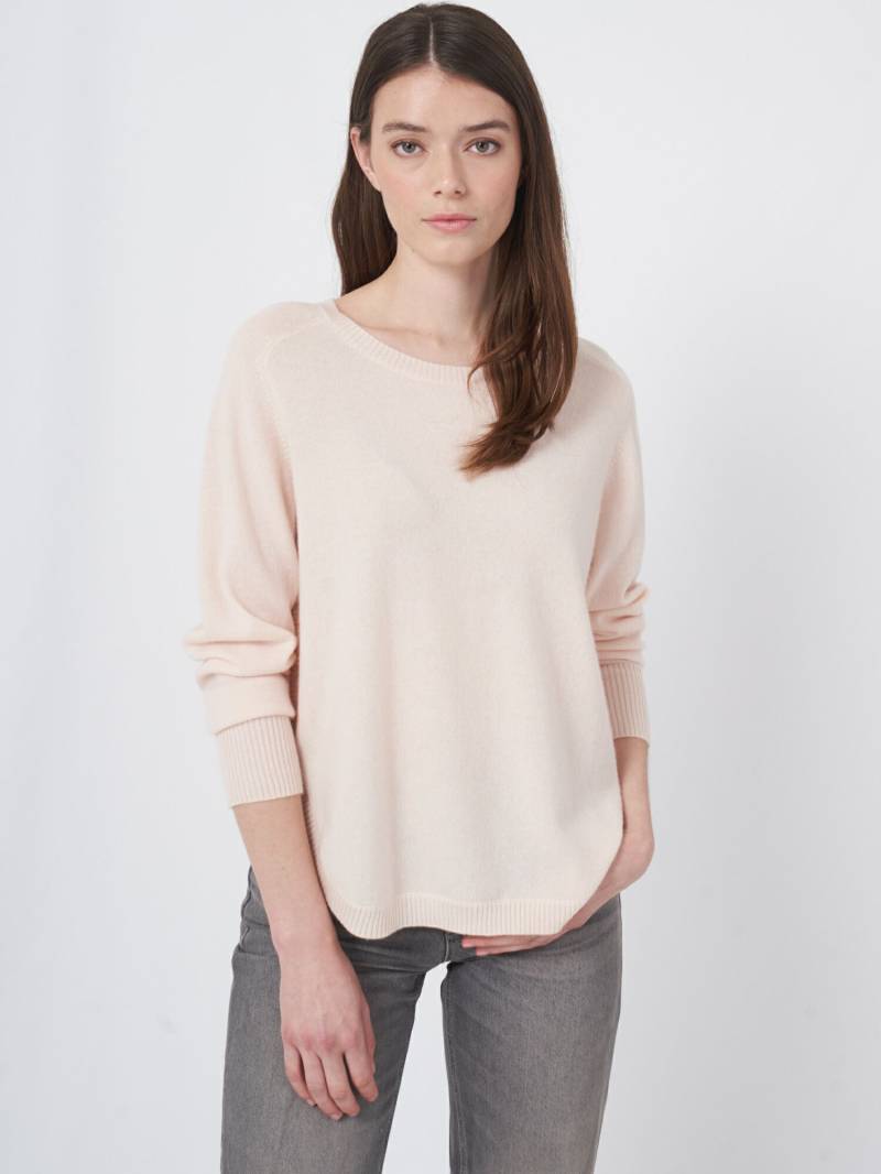 Kaschmirpullover mit rundem Saum und U-Boot-Ausschnitt von REPEAT cashmere