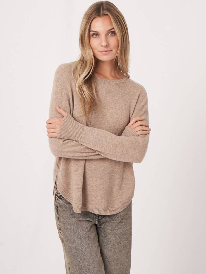 Kaschmirpullover mit rundem Saum und U-Boot-Ausschnitt von REPEAT cashmere