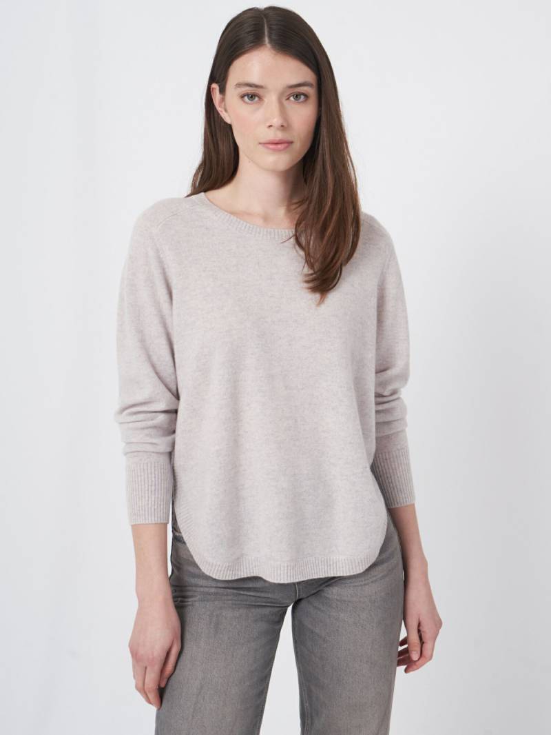 Kaschmirpullover mit rundem Saum und U-Boot-Ausschnitt von REPEAT cashmere