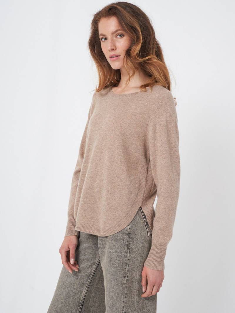 Kaschmirpullover mit rundem Saum und U-Boot-Ausschnitt von REPEAT cashmere