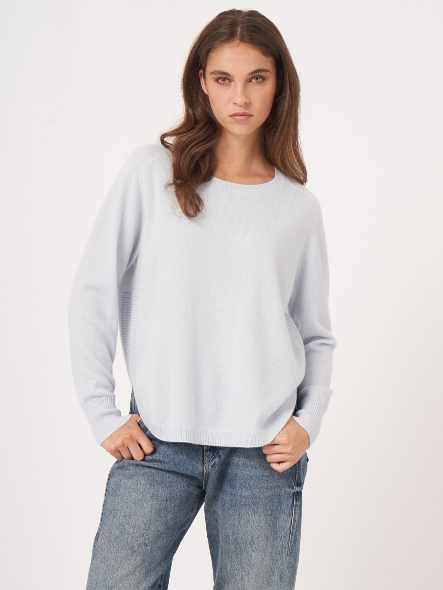 Kaschmirpullover mit rundem Saum und U-Boot-Ausschnitt von REPEAT cashmere