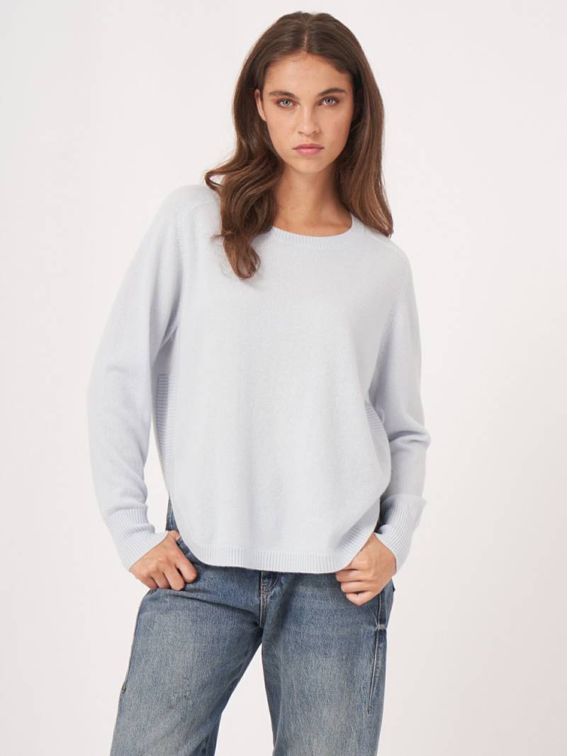 Kaschmirpullover mit rundem Saum und U-Boot-Ausschnitt von REPEAT cashmere