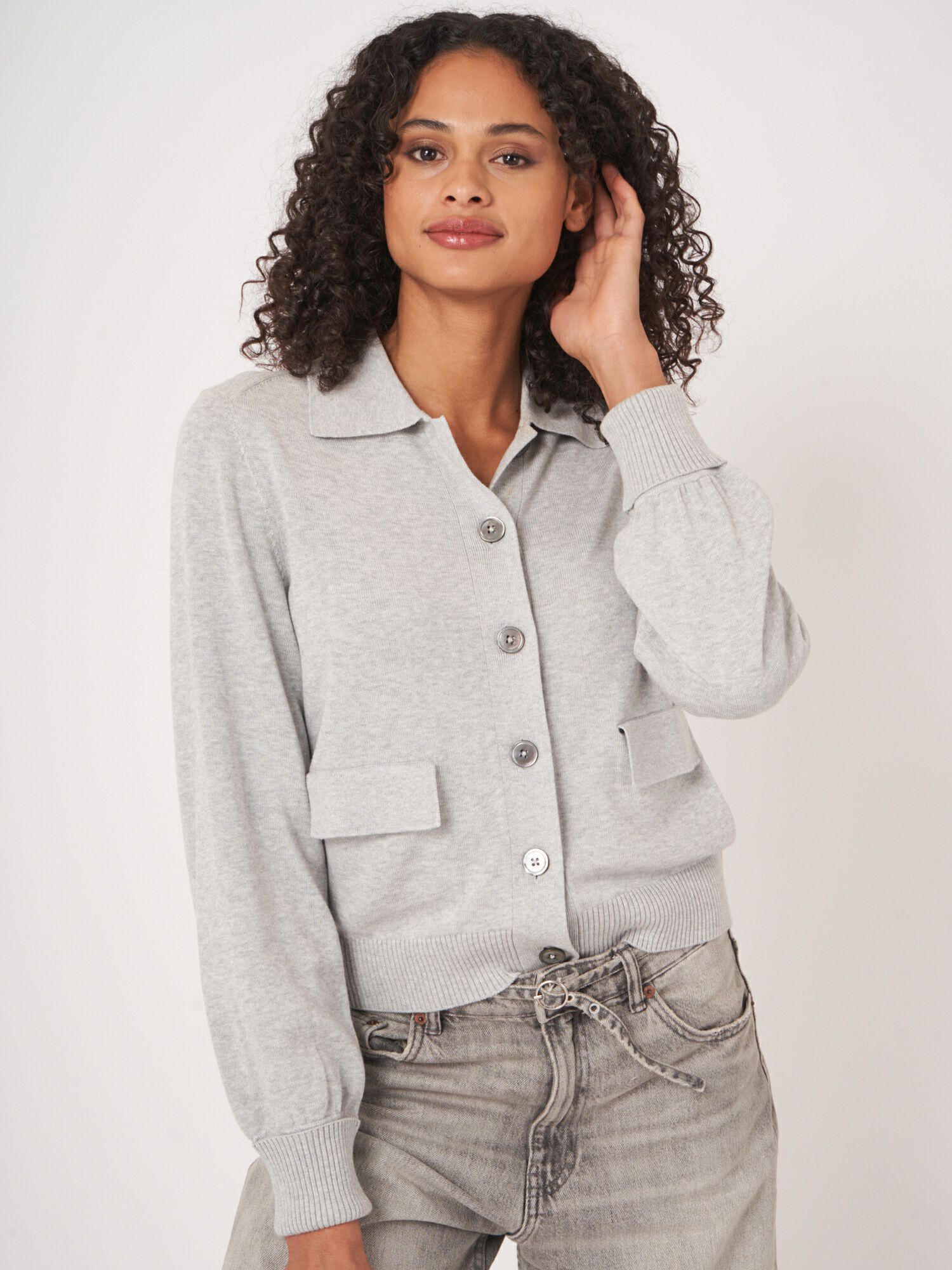 Kurzarm-Feinstrickjacke mit Polokragen aus Baumwollmischung von REPEAT cashmere