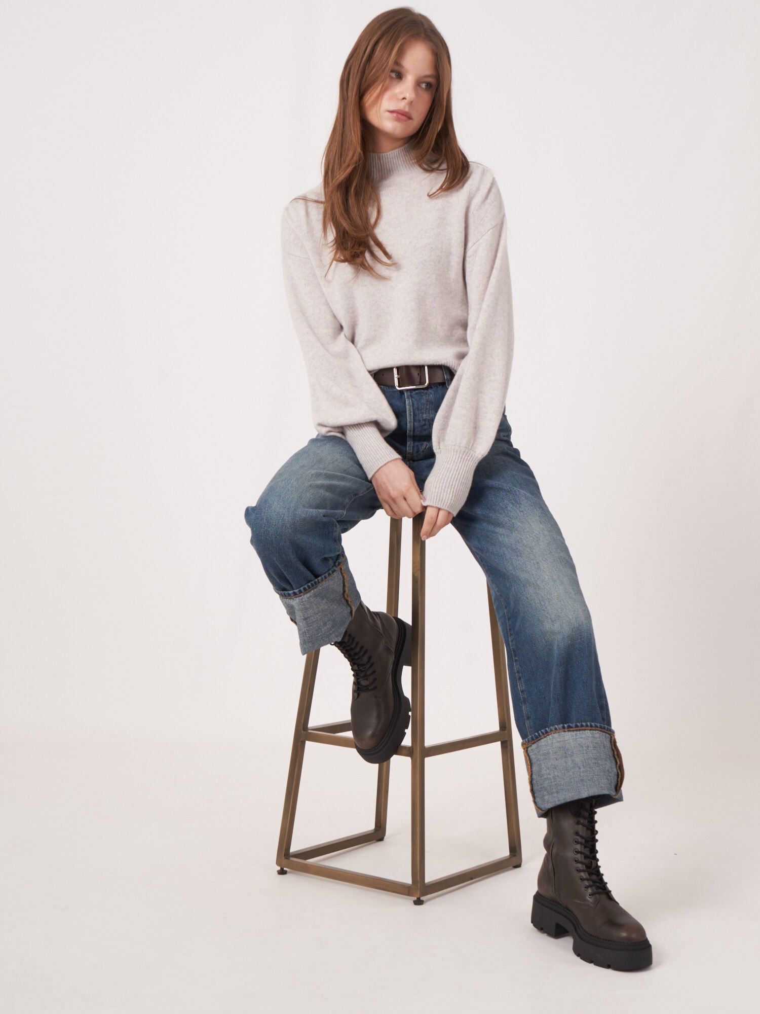 Kurzer Kaschmirpullover mit Puffärmeln von REPEAT cashmere