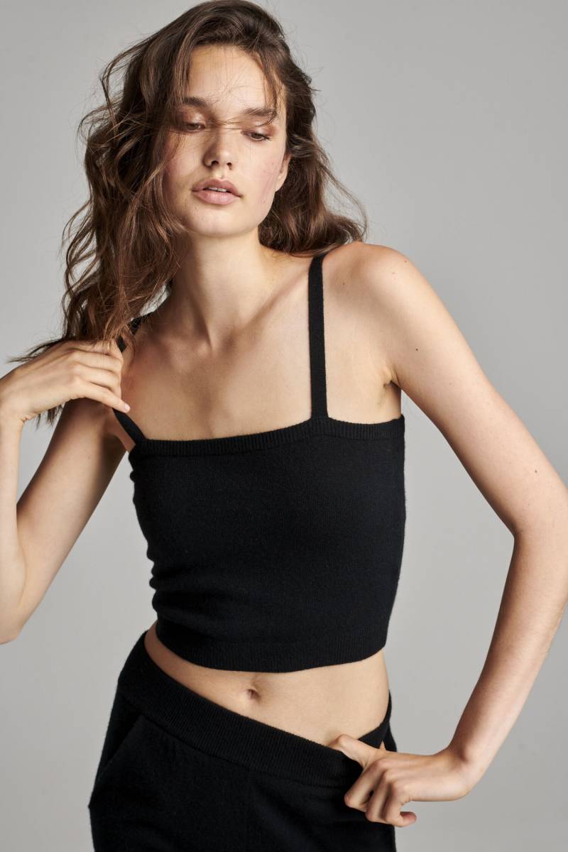 Kurzes Kaschmir-Oberteil mit Spaghettiträger von REPEAT cashmere