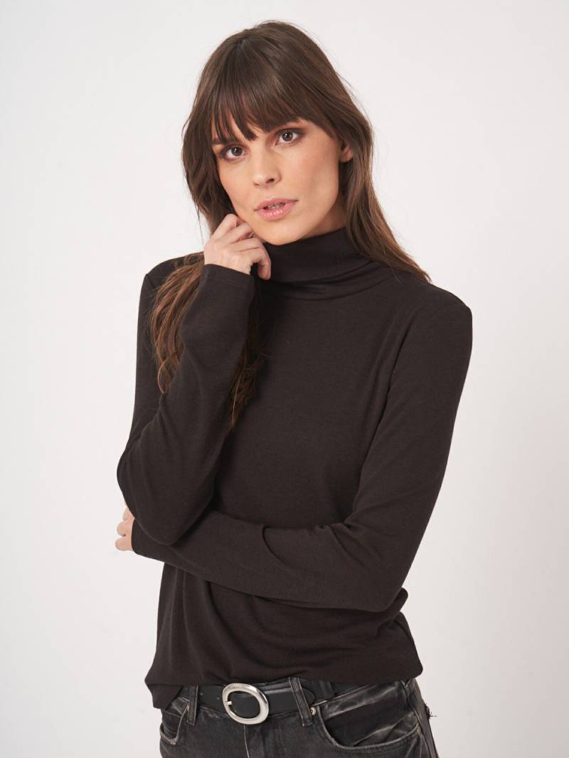 Langarm-Rollkragen-Top aus Wollmischung von REPEAT cashmere