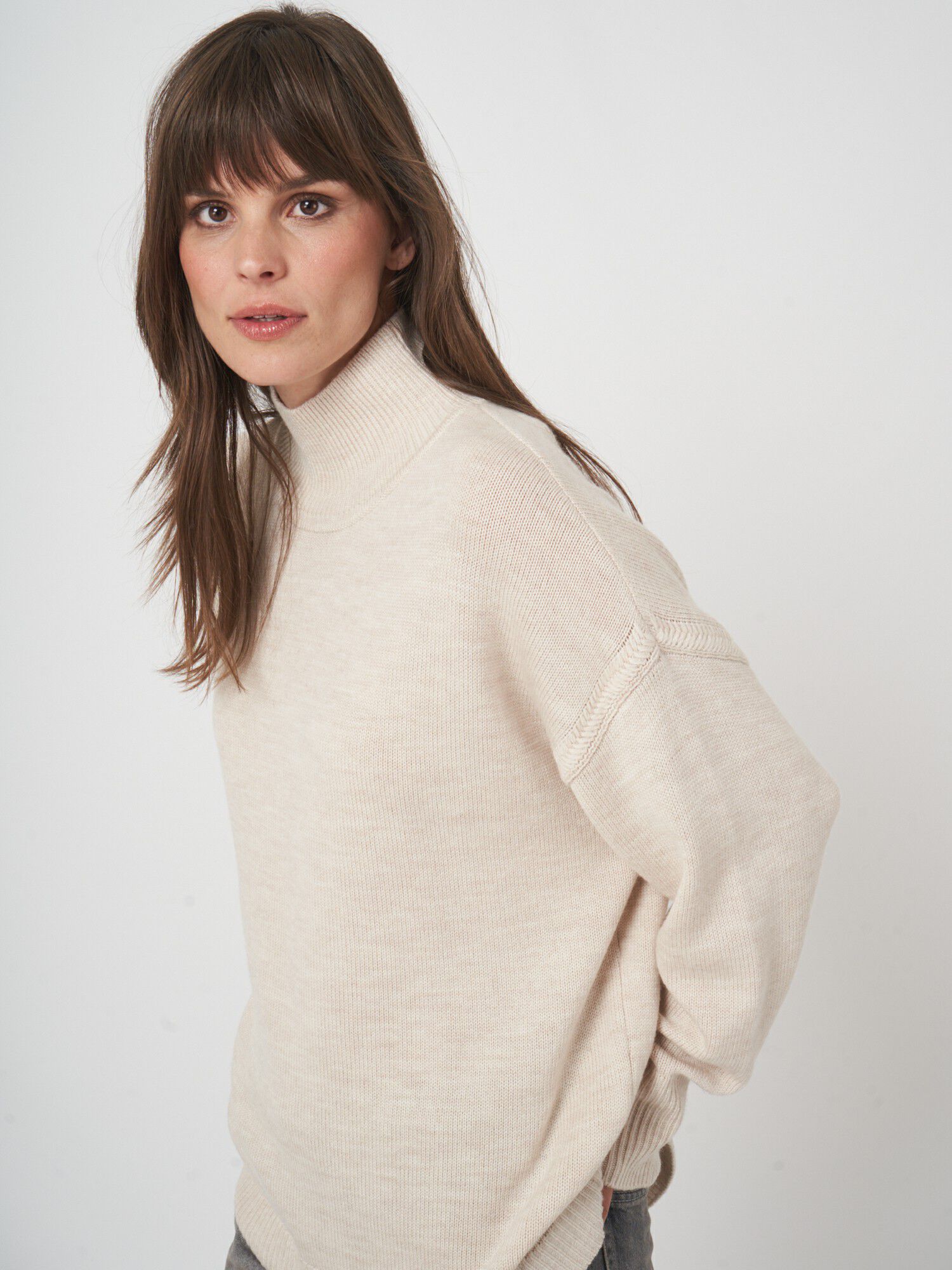 Langer Merinowollpullover mit weitem Schnitt von REPEAT cashmere