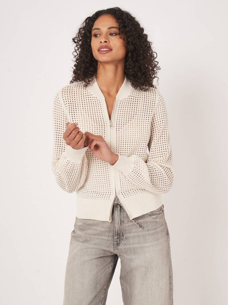 Lochmuster Strickjacke mit Reißverschluss von REPEAT cashmere