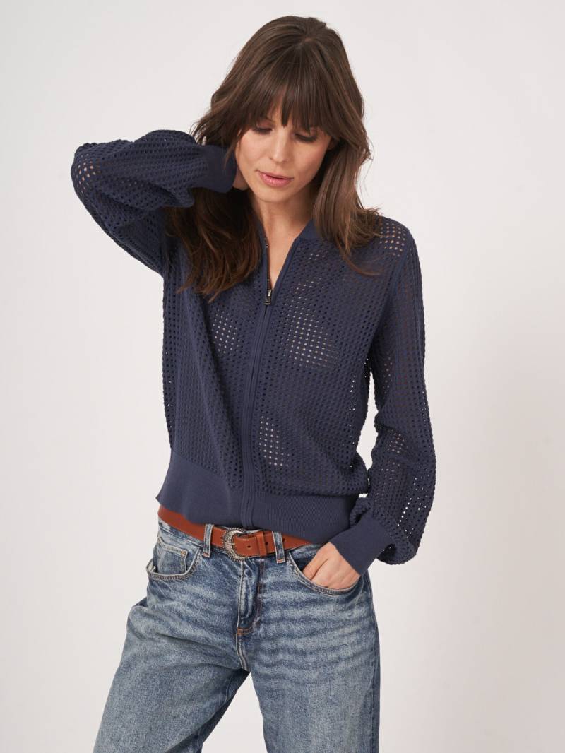 Lochmuster Strickjacke mit Reißverschluss von REPEAT cashmere