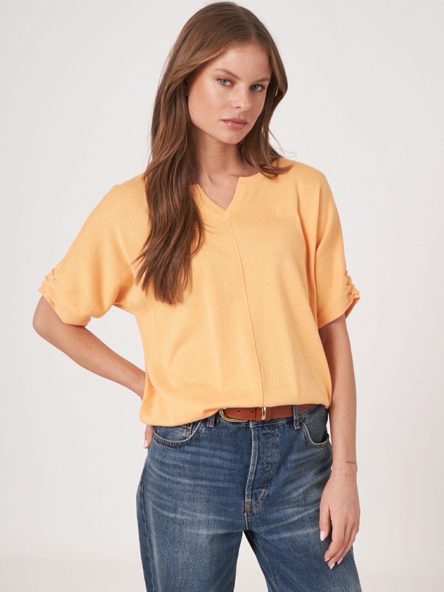 Locker geschnittener Baumwollstrickpullover mit elastischem Saum von REPEAT cashmere