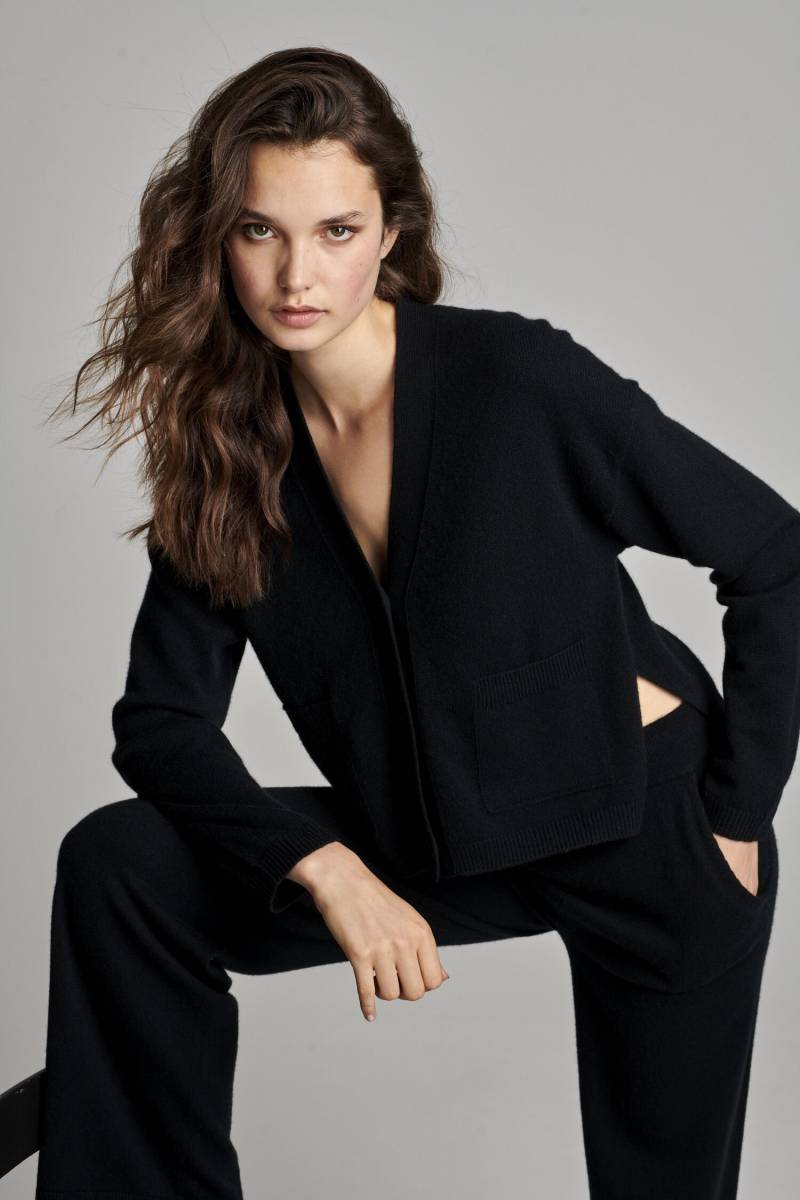 Lockerer Kaschmir-Cardigan mit Taschen von REPEAT cashmere