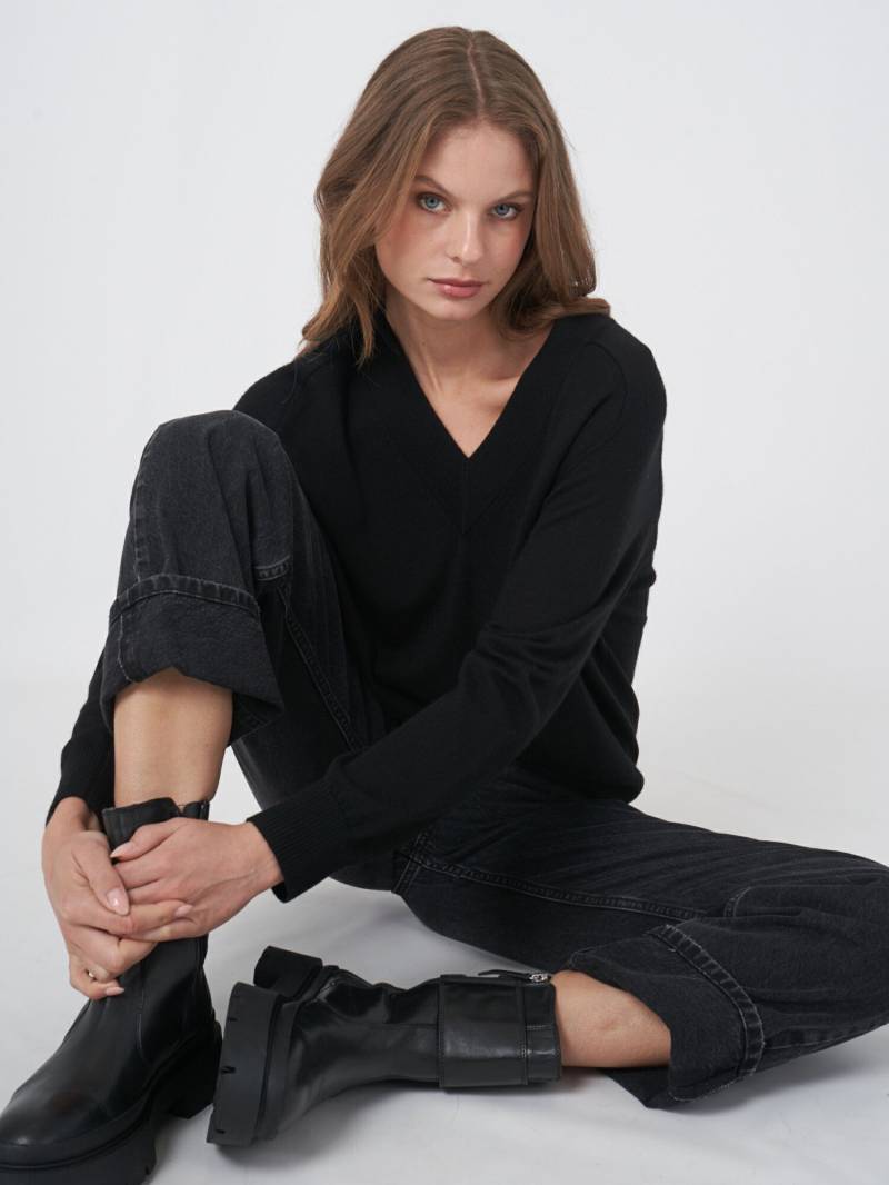 Merinowollpullover mit breitem geripptem V-Ausschnitt von REPEAT cashmere