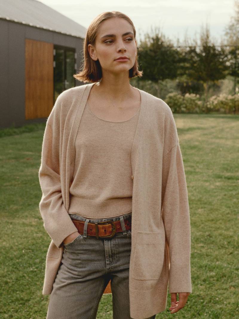 Mittellanges V-Ausschnitt-Kaschmir-Strickjacke mit Taschen von REPEAT cashmere